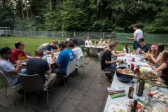 08-Grillen-im-Garten-des-BLZ