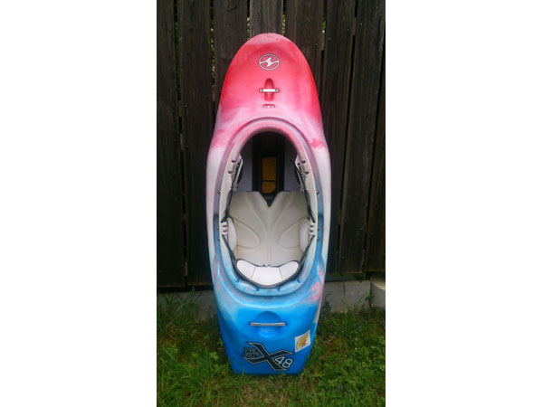 Freestyleboot blau-weiss-rot