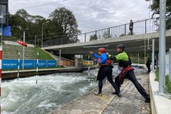 010-Sicherheits-lehrgang-Wildwasser-09.2022-Wurfsack-werfen-scaled